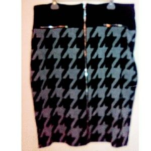 Worthington Black and Grey Zipper Skirt.